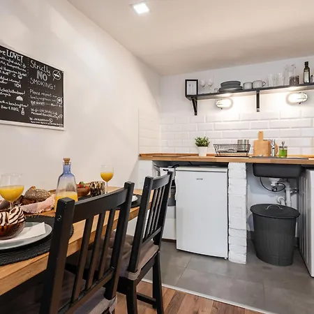 Funhouse Dob Apartman