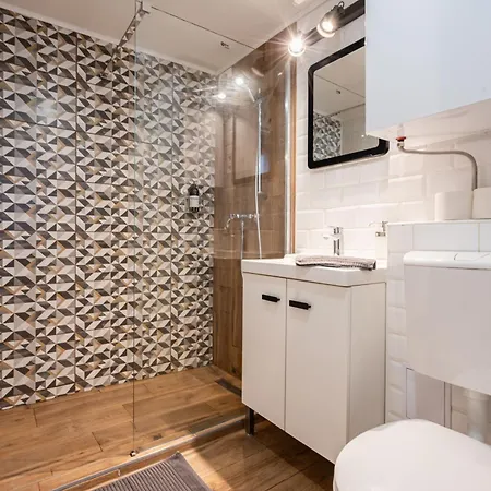 Funhouse Dob Apartman